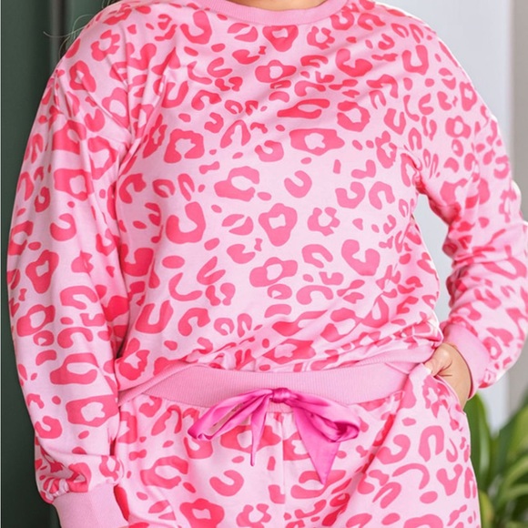 Pink leopard print shorts, lounge set - Picture 3 of 4